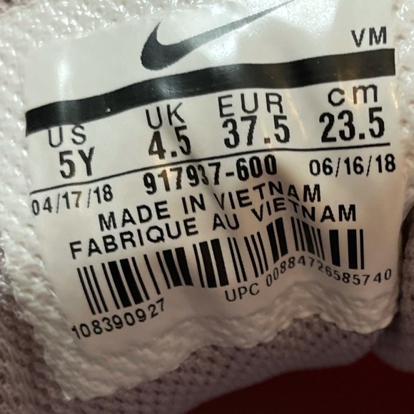 Pink Nike shoes - Picture 5 of 5